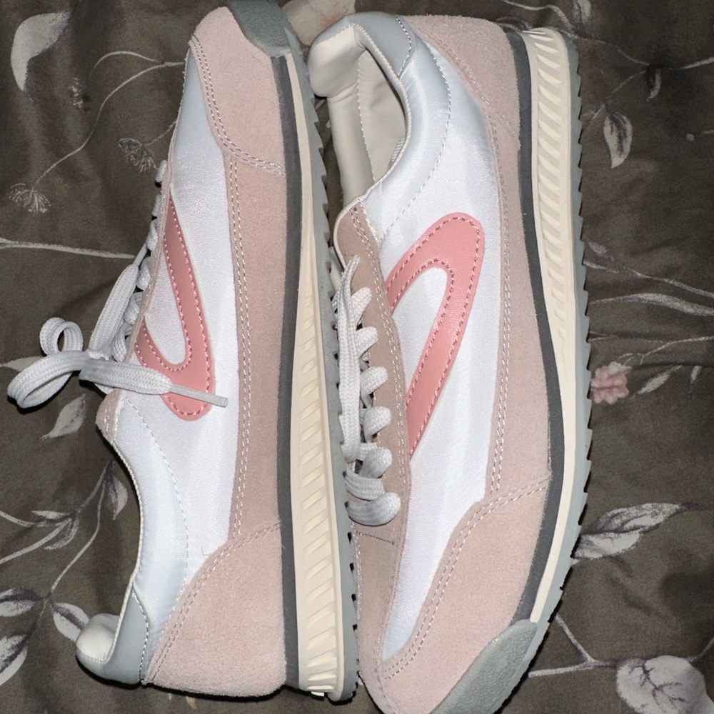 Tretorn BN sz 9 - they are adorbs! I just should have got pink!